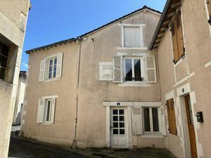 Maison de ville à Montmorillon  idéal pour investisseurs