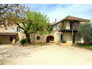 Bel ensemble en pierre à proximité de Prayssac