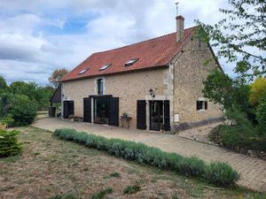 Maison en pierre impeccable de quatre chambres avec vue sur la campagne