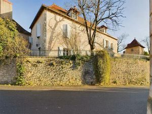 Propriété offrant de belles prestations dans l'un des plus beaux villages de France