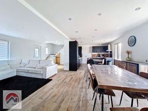 Maison de luxe de 6 pièces en vente à Marines  France