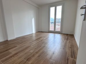 appartement lumineux avec vue mer  entièrement refait a neuf /Garage fermé disponible en s