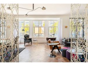 ANTWERPEN - Gerenoveerd appartement met 10 m facade