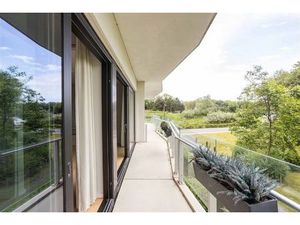 Lichtrijke assistentieflat (inclusief autoplaats)