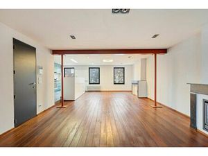 Karaktervol duplexappartement in authentiek herenhuis nabij de Coupure.