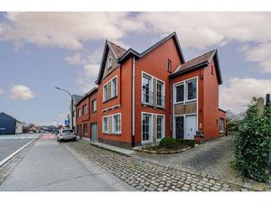 Statige Half Open Bebouwing