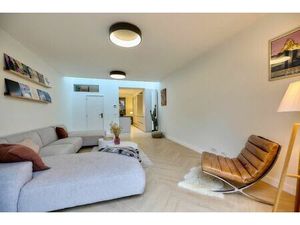 Gerenoveerde interbellum burgerwoning met 4 slaapkamers en grote tuin.