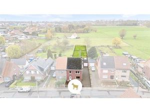 Te renoveren HALFOPEN WONING met 3 SLAAPKAMERS en GARAGE op een ruim PERCEEL GROND van 843