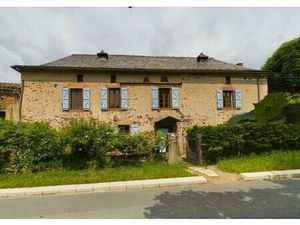 Charmante maison de village en pierre avec vaste jardin et piscine privée