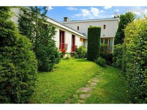 Pavillon  7 pièces  164 m2