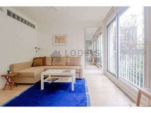 Studio meublé avec ascenseur  local à vélos et place   de parking en option