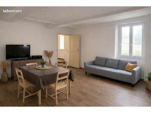 CALLIAN (83440) – T2 MEUBLÉ – 48 m² – RDC – village extérieur