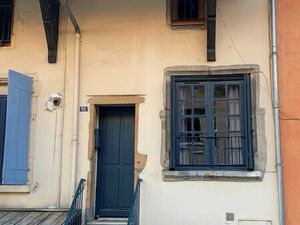 ST GENIS LAVAL - centre ville - Grand T2 dans immeuble ancien - direct prop