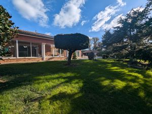 à vendre proche CHÂTILLON/CHALARONNE propriété P8 de 200M2 piscine sur 3500m2 avec terrain