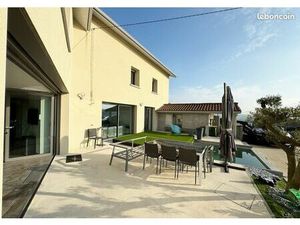 Villa 5 pièces 162 m²