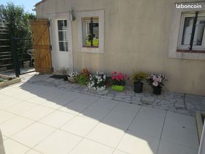 T 2 meublé terrasse  parking extérieur  calme