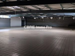 Location Local commercial 746m²