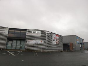 Location Local commercial 928m²