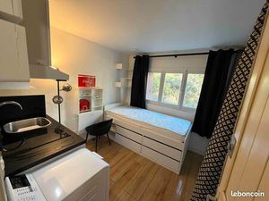 RARE – Studette rénovée avec WC/Douche PRIVATIFS + vrai dressing Ligne U et L pour atteind