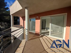 A LOUER : APPARTEMENT 3 PIÈCES AVEC PARKING ET TERRASSE AU GRAU