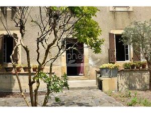 Maison vigneronne avec cour et terrain