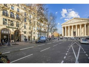 Location Local Professionnel 718m²