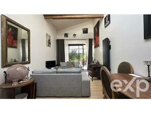 Maison avec murs commerciaux à Fetilly