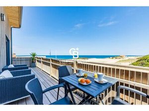 Villa d'exception face à l'océan offrant piscine et garage