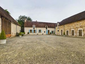 Ferme classique  grandes granges  piscine et 4 hectares!