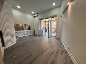 Location local commercial 37m2 Marseille 6eme (13006) - 800 € - Surface Privée