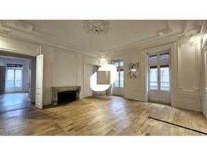 A LOUER  Coeur presqu'île  place Bellecour