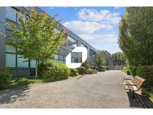 A LOUER  Activité proche métro 4