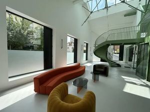 Bureaux à louer à Courbevoie immeuble indépendant rénové et climatisé