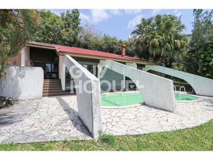 Bellepierre Propriété de caractère à réinventer  vue mer