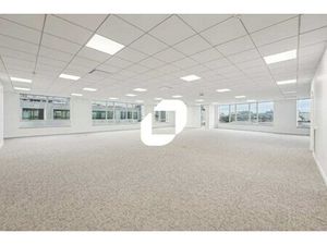 A LOUER  IMMEUBLE DE BUREAUX RENOVES AVEC DOUBLE ADRESSE