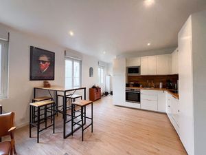 Angers centre - place du Lycee  au calme. Appartement 6 pièces de 104 m2