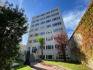 Bureaux à louer à Neuilly-sur-Seine espaces modulables adresse prestigieuse