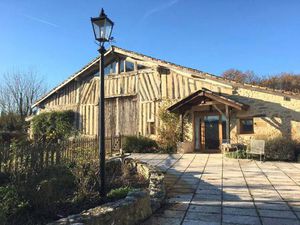 Belle maison et grange convertie avec 24 hectares de terrain et vues