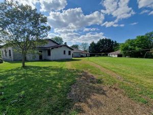 Charmante Ferme sur Plus de 3 hectares avec Écuries  Piscine et Dépendances