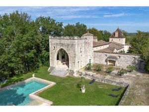 Magnifique domaine avec dépendances et piscines dans un environnement unique