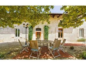 Beau domaine de 40 ha  maison d'amis et piscine