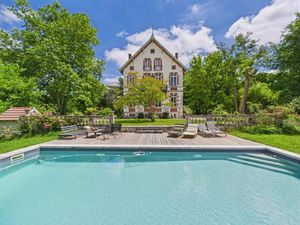 Élégante demeure de caractère datant de 1882 avec piscine et installations équestres