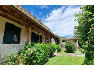 Jolie maison de village avec piscine et marre