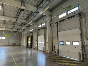 Location commerce 1670 m² à Joué-lès-Tours (37300)