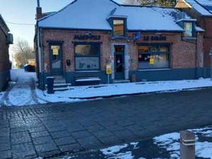 immeuble avec rez commercial  très bonne situation ( place d