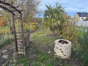 Maison à potentiel avec jardin  garage et beaux volumes