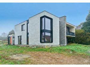 Villa vendue en gros oeuvre fermé sur +/- 35 ares