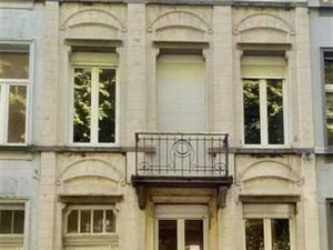 Imm. à appartements comprenant 2 logements.