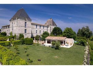 Résidence de luxe au sein d’un château historique