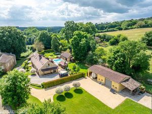 Charmantes granges rénovées dans un hameau